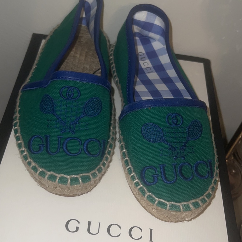 Authentic gucci flats size 28